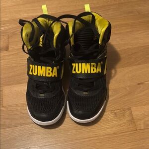 Zumba Fitness Kids Sneakers in Black and Yellow